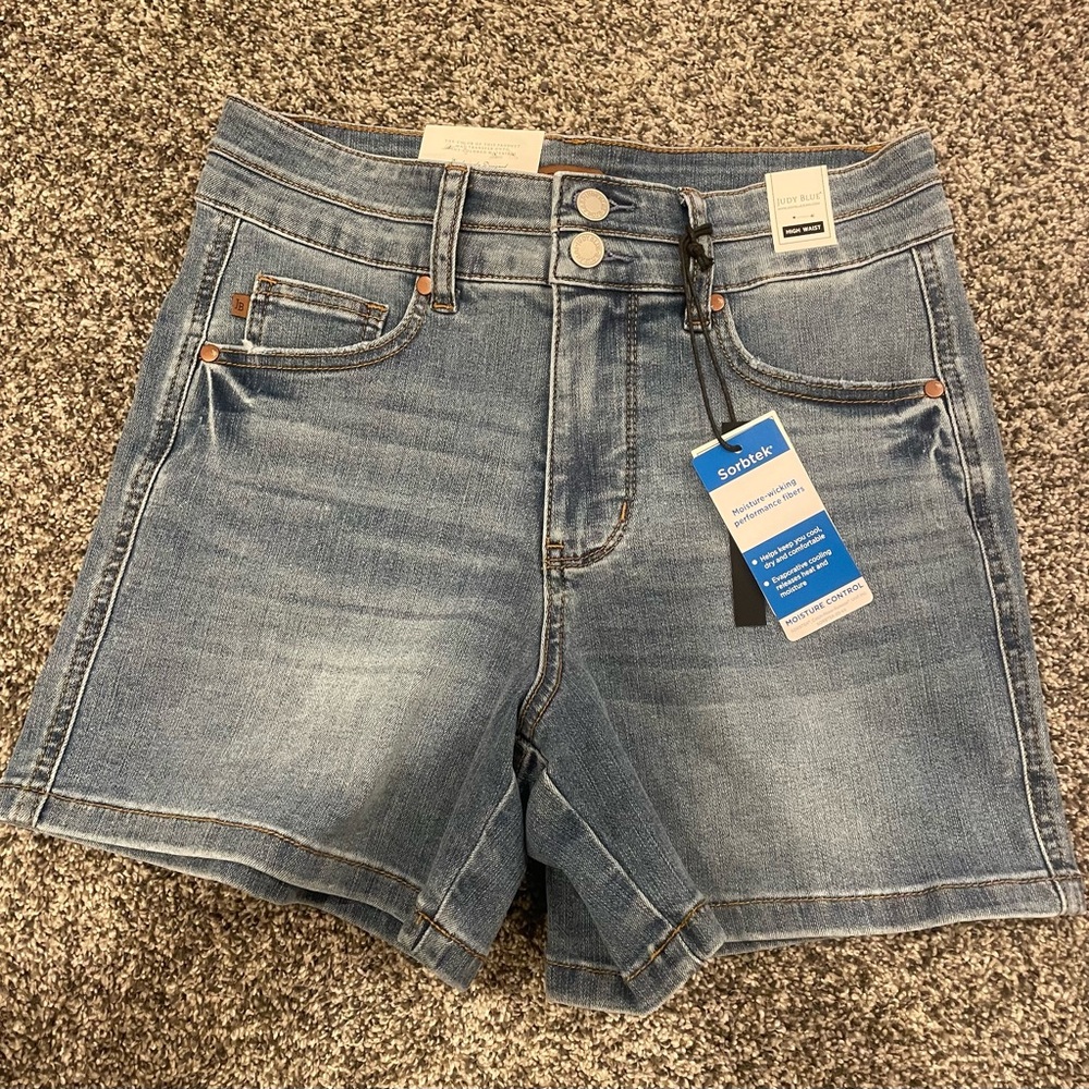Judy Blue tummy control denim blue jean shorts. Size Medium, 28 inches waist.